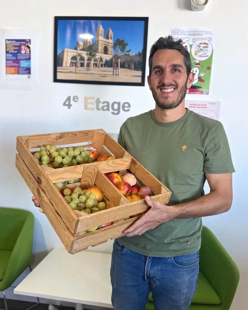 Corbeille de fruits dans les bureaux d’une entreprise marseillaise Corbeille de fruits Le Tracteur installée dans les bureaux d’un client marseillais